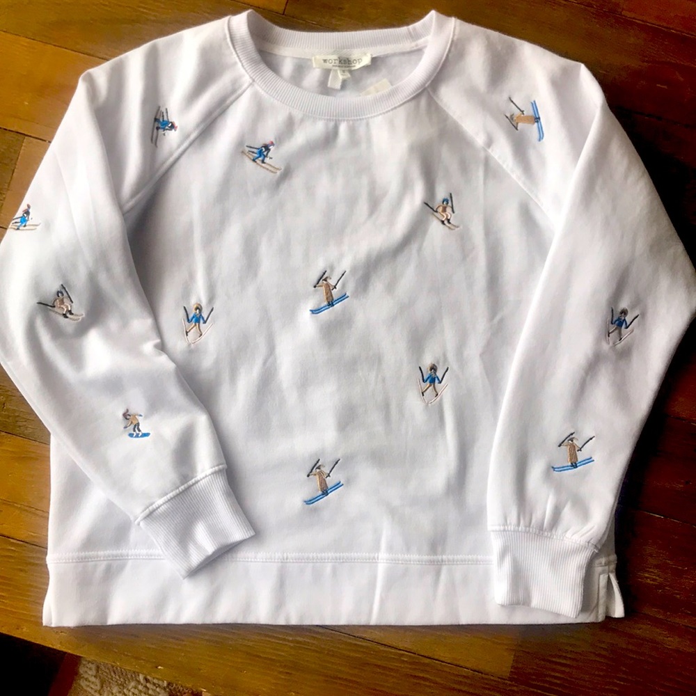 Sweater with embroidered skiers